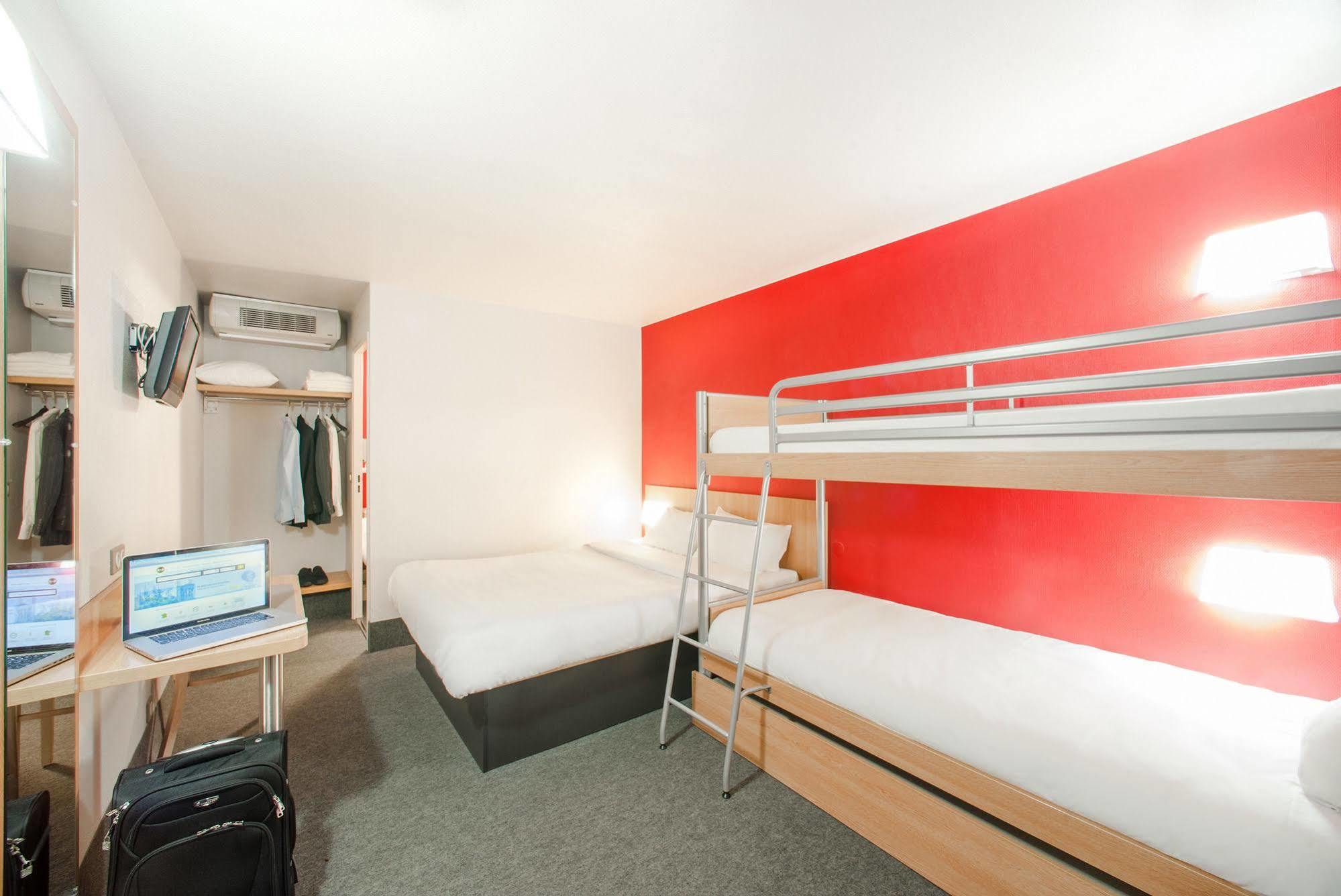 B&B Hotel Pontault Combault Екстериор снимка