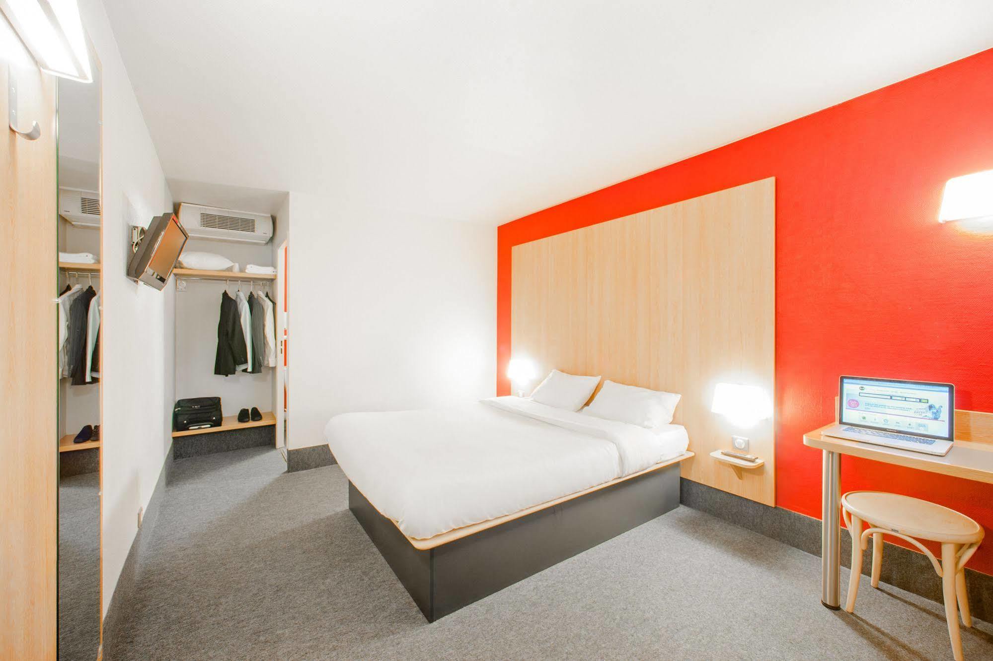 B&B Hotel Pontault Combault Екстериор снимка
