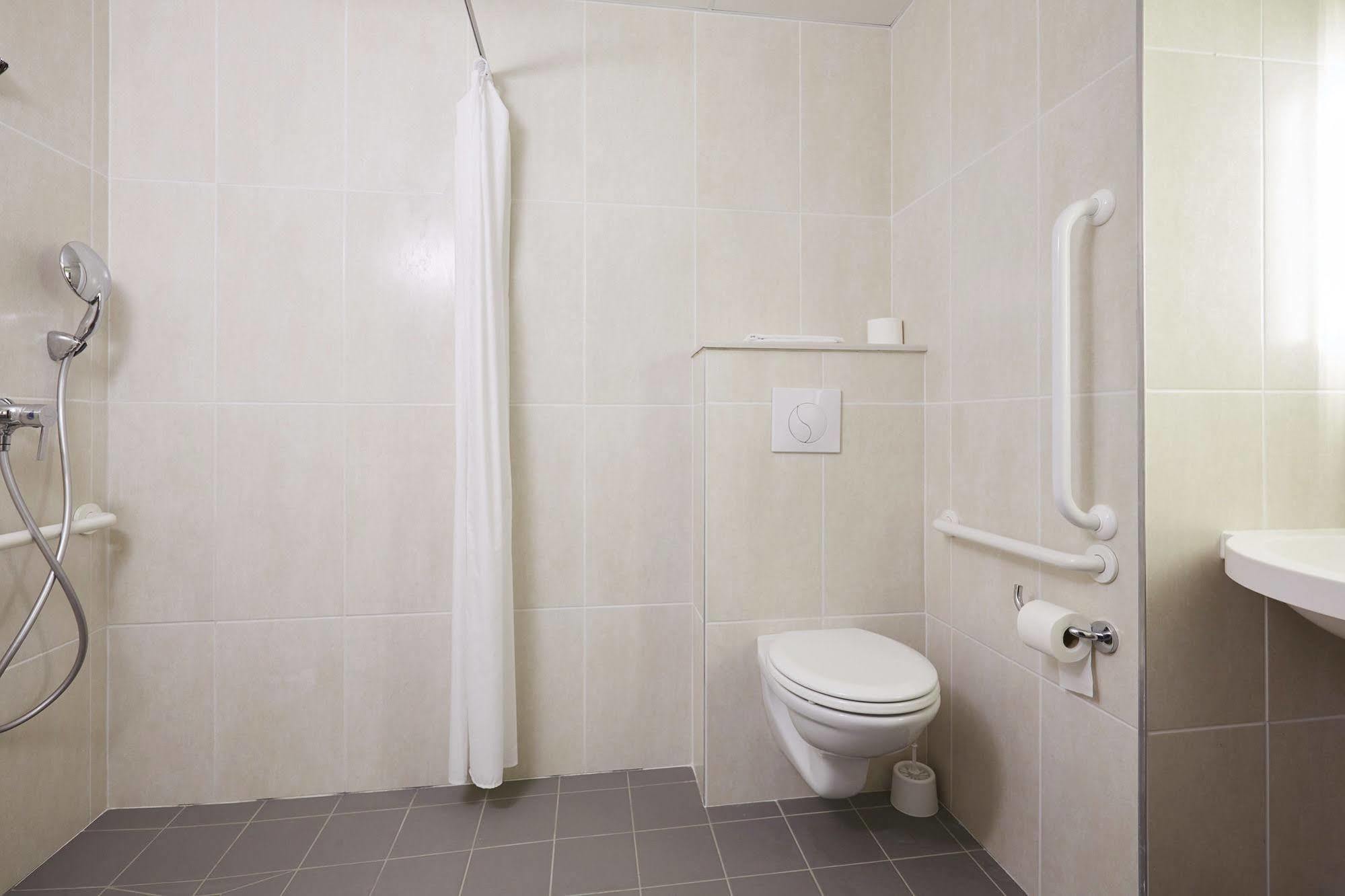 B&B Hotel Pontault Combault Екстериор снимка